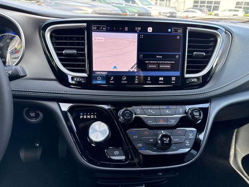 PXJ 2027 Chrysler Pacifica SELECT