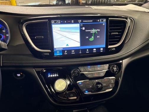 PXJ 2027 Chrysler Pacifica SELECT