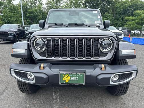 Granite Crystal Clearcoat Metallic 2026 Jeep Gladiator 85th Anniversary Edition