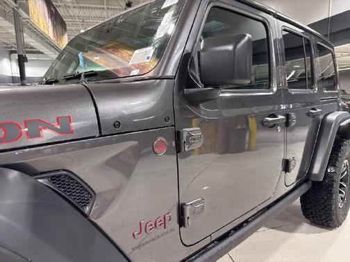 Granite Crystal Metallic Clearcoat 2026 Jeep Wrangler Rubicon