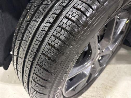 DB Black Crystal Clearcoat 2026 Dodge Durango GT Plus HEMI V8