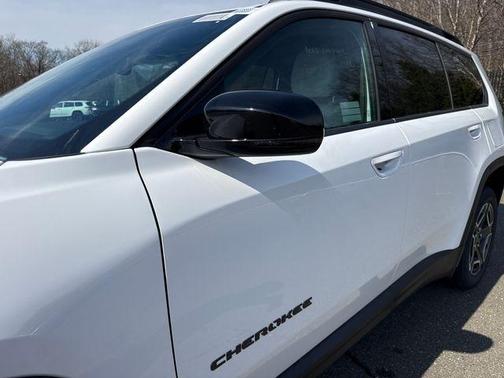 Bright White Clearcoat 2026 Jeep Cherokee LAREDO/LIMITED