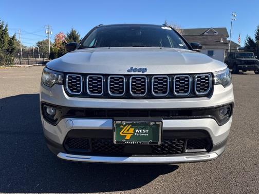 Silver Zynith Metallic Clearcoat 2026 Jeep Compass Limited