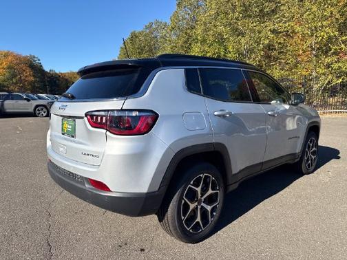 Silver Zynith Metallic Clearcoat 2026 Jeep Compass Limited