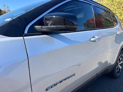 Silver Zynith Metallic Clearcoat 2026 Jeep Compass Limited