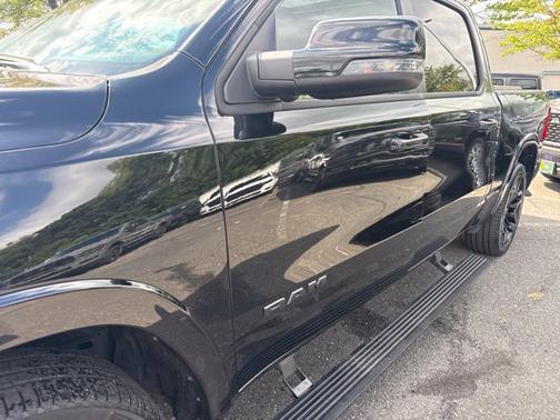 Diamond Black Crystal Pearlcoat 2025 RAM 1500 Limited