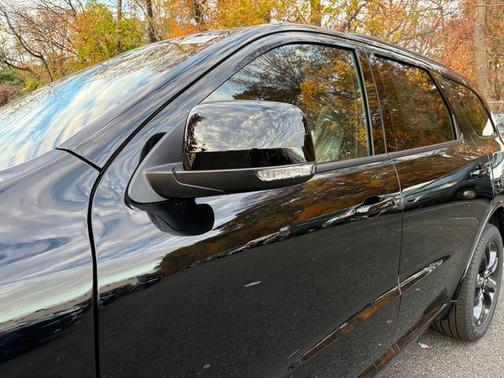 DB Black Crystal Clearcoat 2026 Dodge Durango GT