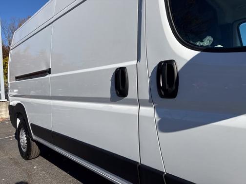 Bright White Clearcoat 2026 RAM ProMaster 2500 High Roof