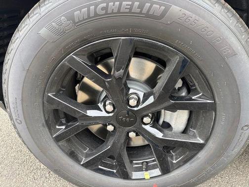 Velvet Red Pearlcoat 2026 Jeep Grand Cherokee L Laredo