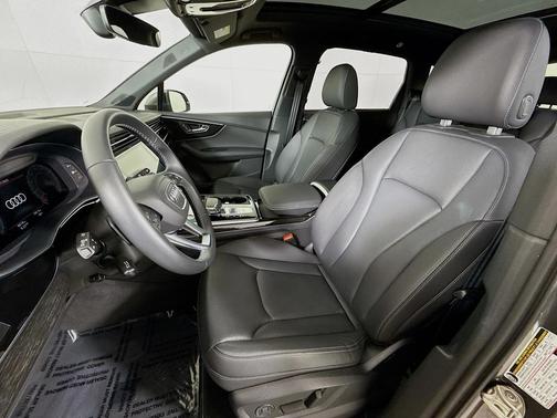 2025 Audi Q7 55 Premium Plus