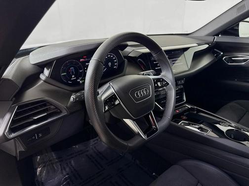 2022 Audi e-tron GT Premium Plus