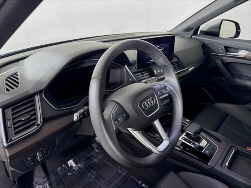 2022 Audi Q5 45 S line Premium Plus