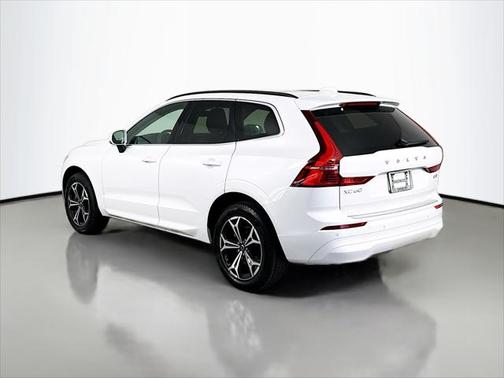2022 Volvo XC60 B5 Momentum