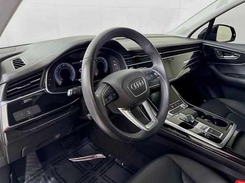 2023 Audi Q7 55 Premium Plus