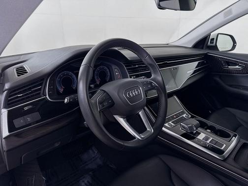 2023 Audi Q8 55 Premium Plus