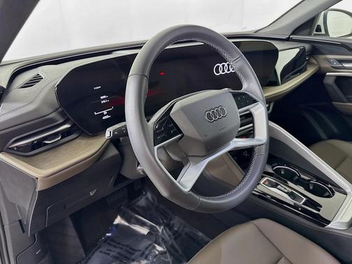 2025 Audi Q5 Premium TFSI quattro S tronic