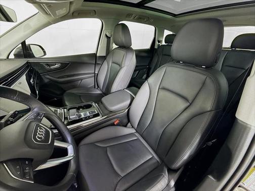 2022 Audi Q7 55 Premium Plus