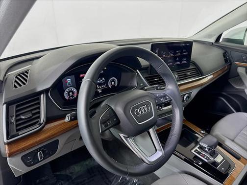 2022 Audi Q5 45 S line Premium Plus