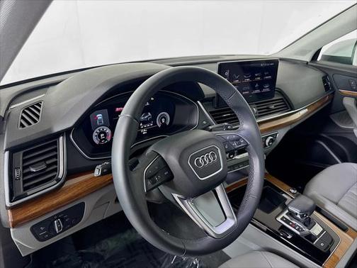 2022 Audi Q5 45 S line Premium Plus