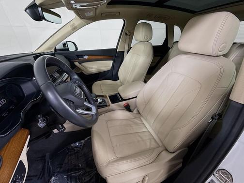 2022 Audi Q5 45 S line Premium Plus