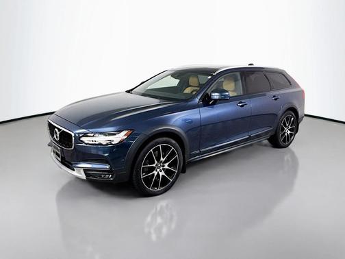 2018 Volvo V90 Cross Country T6