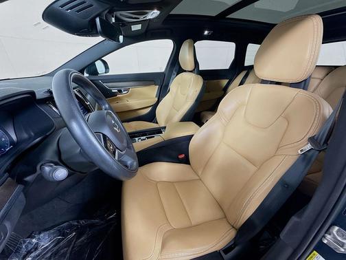 2018 Volvo V90 Cross Country T6