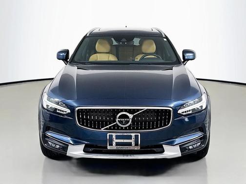 2018 Volvo V90 Cross Country T6