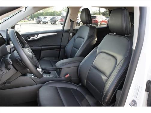 Photo 3 of 27 of 2020 Ford Escape SEL