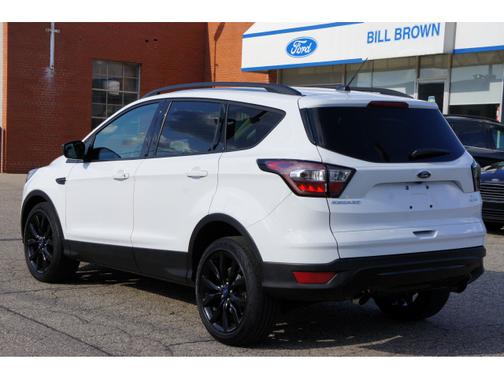 Photo 2 of 25 of 2018 Ford Escape SE