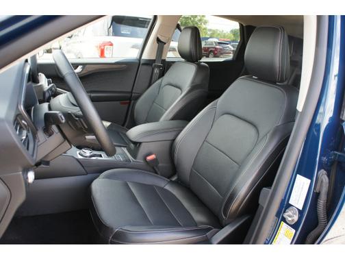 Photo 3 of 27 of 2020 Ford Escape Titanium