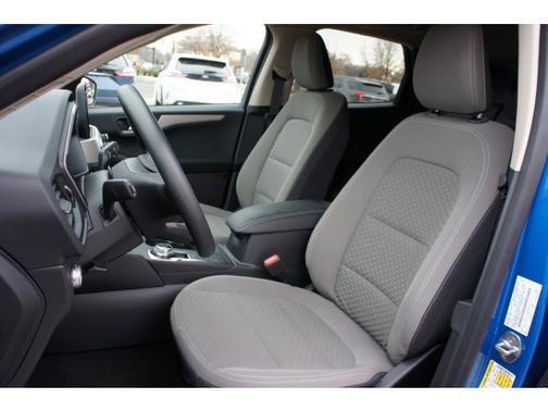 Photo 3 of 26 of 2020 Ford Escape SE