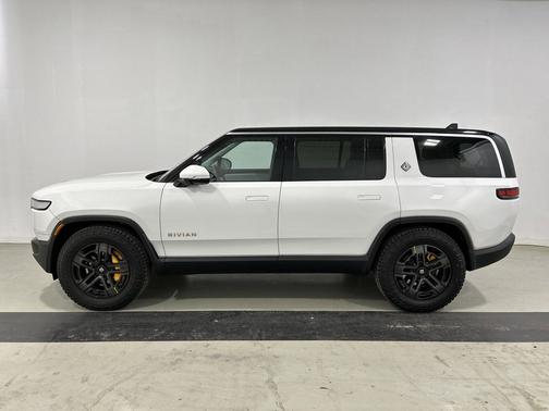 2023 Rivian R1S Adventure