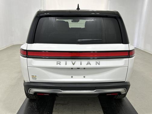 2023 Rivian R1S Adventure