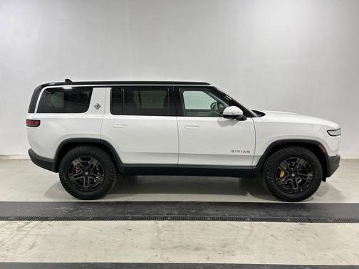 2023 Rivian R1S Adventure