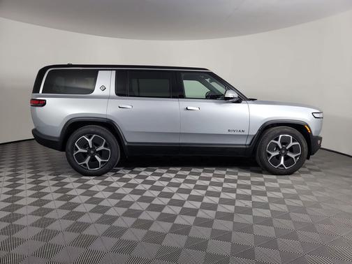 2024 Rivian R1S Adventure Package