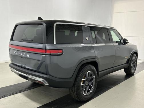2023 Rivian R1S Adventure