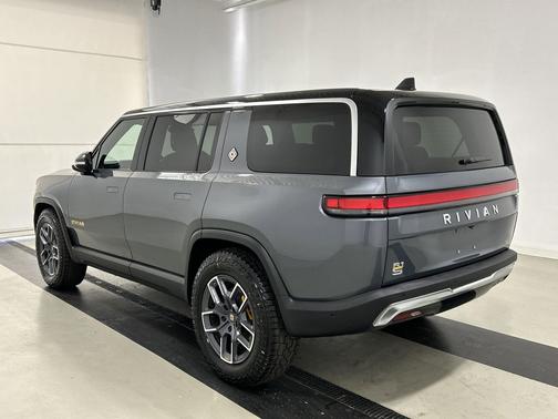 2023 Rivian R1S Adventure