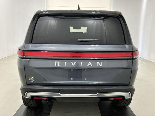 2023 Rivian R1S Adventure