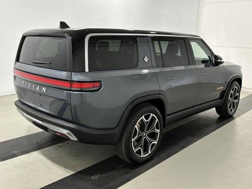 El Cap Granite 2024 Rivian R1S Adventure Quad Motor Large Pack