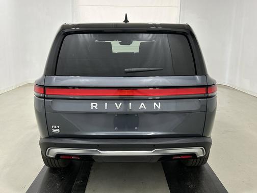 2023 Rivian R1S Adventure Package