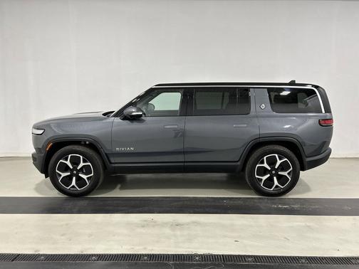 2023 Rivian R1S Adventure Package