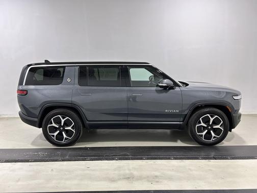2023 Rivian R1S Adventure Package