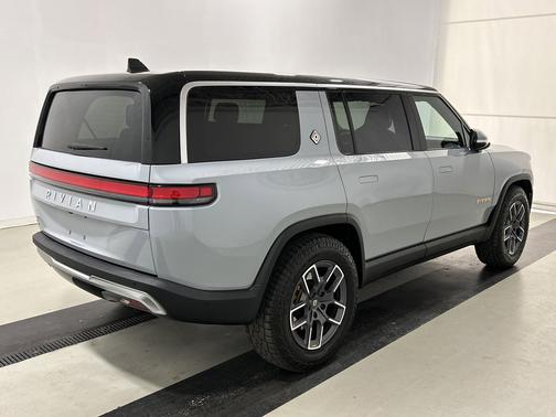 Limestone 2023 Rivian R1S Adventure