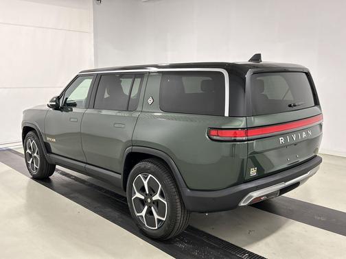 2023 Rivian R1S Adventure