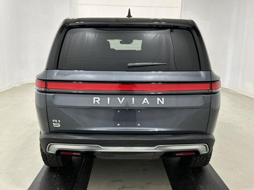 2024 Rivian R1S Adventure Package
