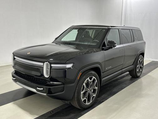 2025 Rivian R1S Adventure trim