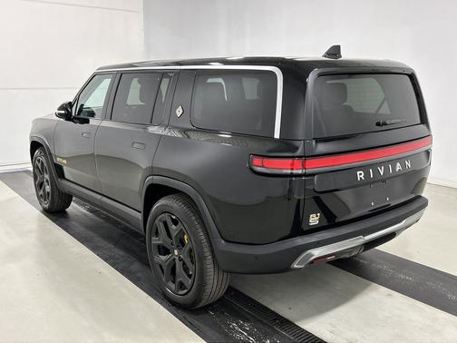 Midnight 2024 Rivian R1S Adventure Quad Motor Large Pack