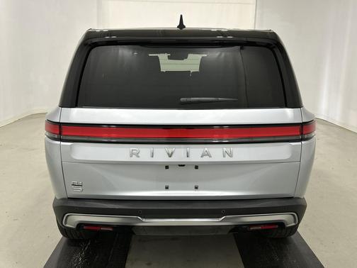 LA Silver paint 2025 Rivian R1S Adventure trim