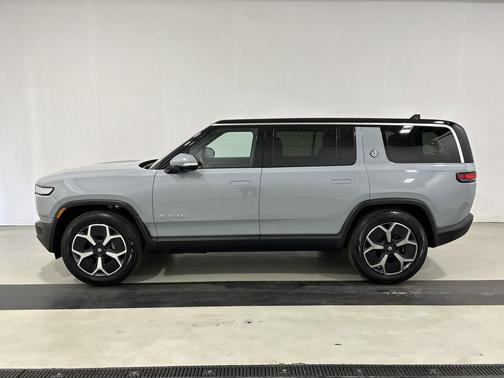 2024 Rivian R1S Adventure Package