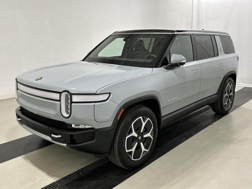 2024 Rivian R1S Adventure Package